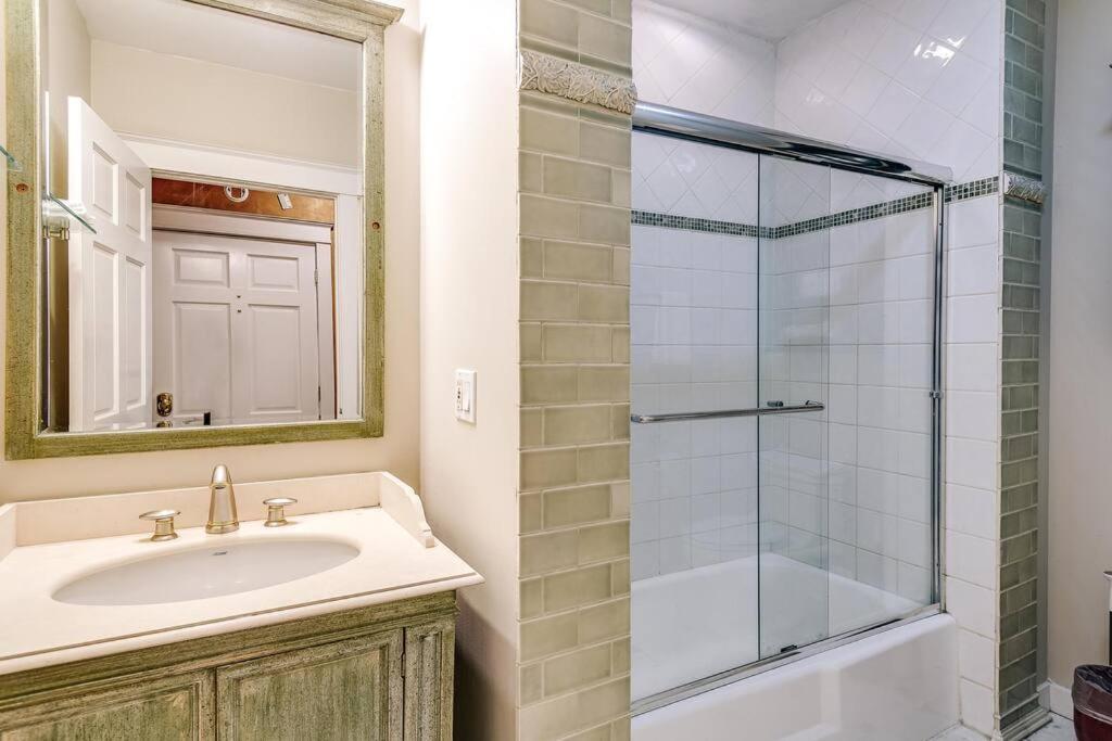 Historic And Unique Brownstone In Gold Coast - Downtown - 3 Apartman Chicago Kültér fotó