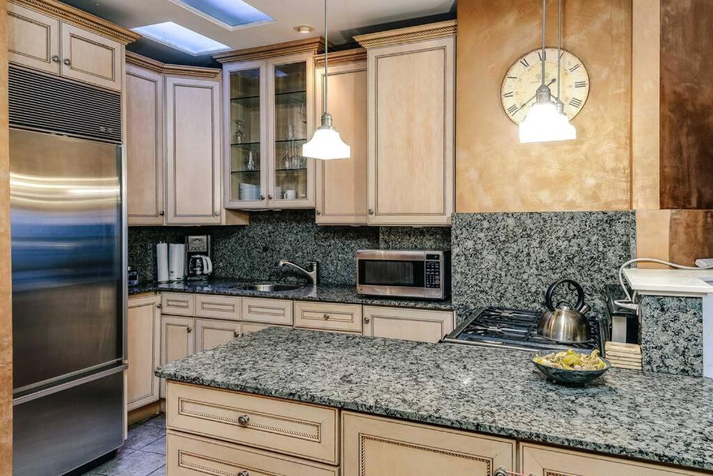 Historic And Unique Brownstone In Gold Coast - Downtown - 3 Apartman Chicago Kültér fotó