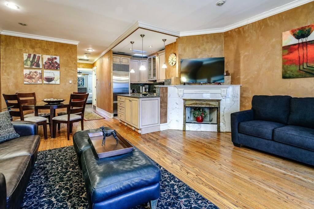 Historic And Unique Brownstone In Gold Coast - Downtown - 3 Apartman Chicago Kültér fotó