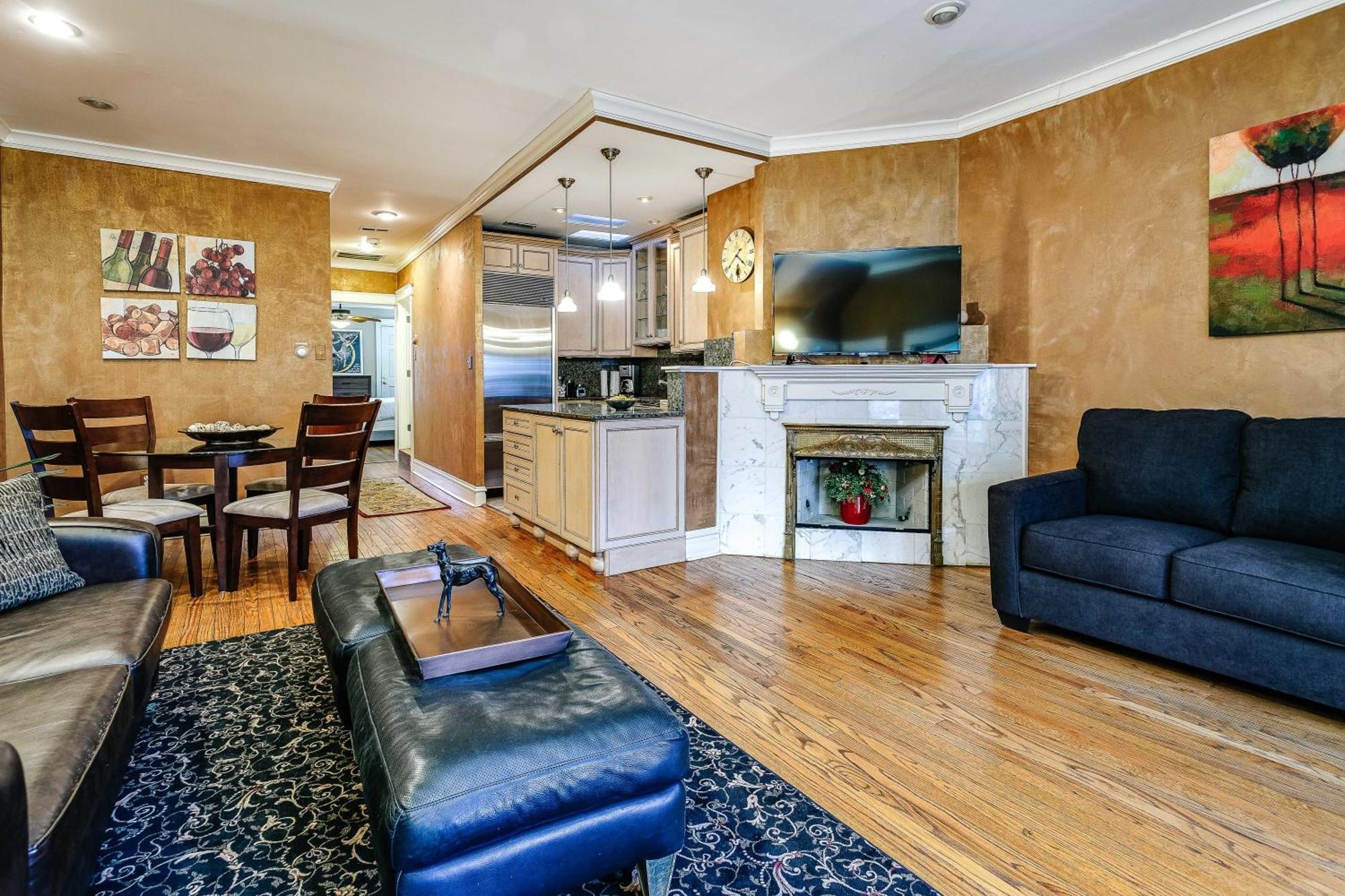 Historic And Unique Brownstone In Gold Coast - Downtown - 3 Apartman Chicago Kültér fotó